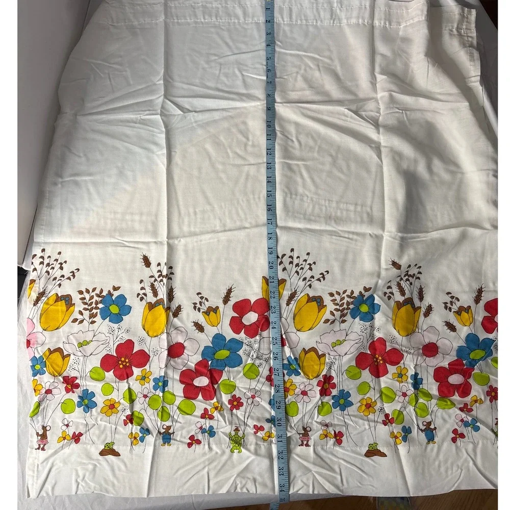 Fashion Manor JCPenney Vintage Floral Curtain Panel Colorful Flowers Mice‎ 1970s